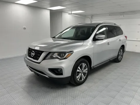 More photos of 2019 Nissan Pathfinder SL at MAG CDJR, MO