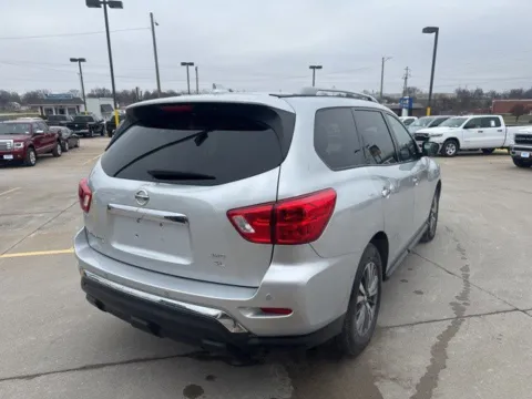 Another view of 2019 Nissan Pathfinder SL for sale in Chillicothe, MO at MAG CDJR