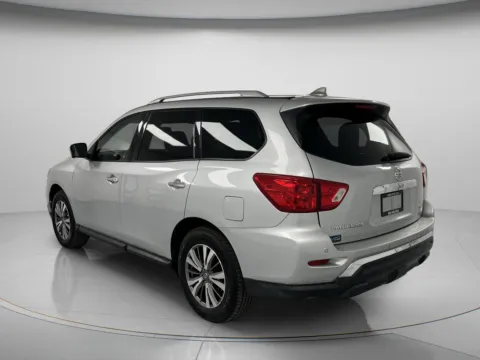 More photos of 2019 Nissan Pathfinder SL at MAG CDJR, MO