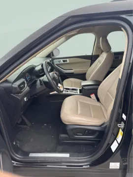 More photos of 2022 Ford Explorer Limited at MAG CDJR, MO