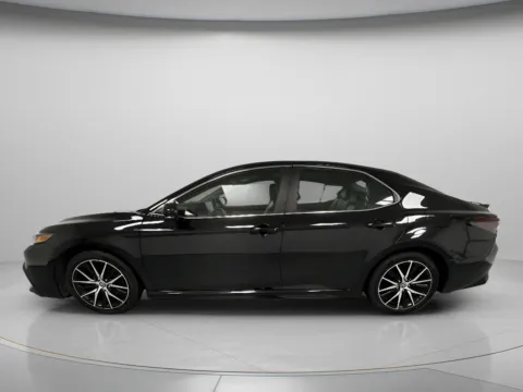 More photos of 2023 Toyota Camry SE at MAG CDJR, MO