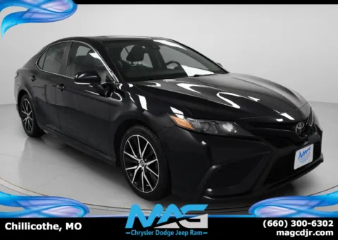 Black 2023 Toyota Camry SE for sale in Chillicothe, MO