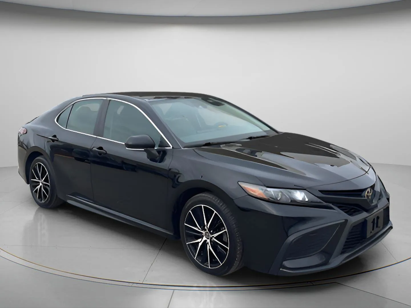 2023 Toyota Camry SE's photo