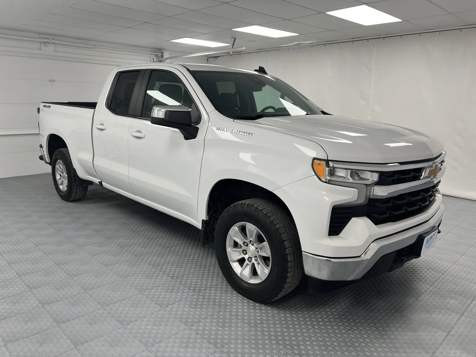 White 2023 Chevrolet Silverado 1500 LT for sale in Chillicothe, MO