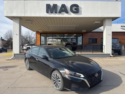 Black 2024 Nissan Altima 2.5 SV for sale in Chillicothe, MO