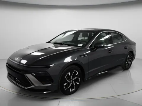 More photos of 2025 Hyundai Sonata SEL at MAG CDJR, MO