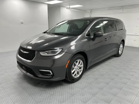 More photos of 2023 Chrysler Pacifica Touring L at MAG CDJR, MO