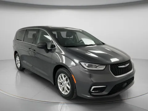 Gray 2023 Chrysler Pacifica Touring L for sale in Chillicothe, MO