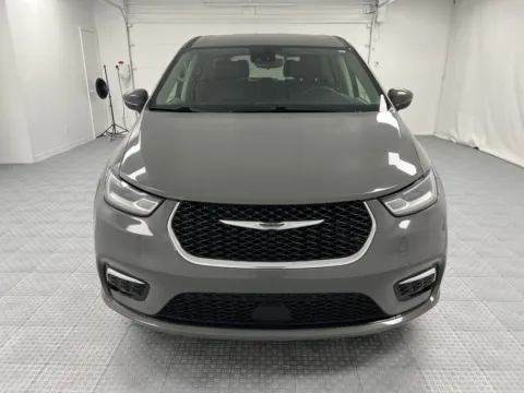 Photos of 2023 Chrysler Pacifica Touring L for sale in Chillicothe, MO at MAG CDJR