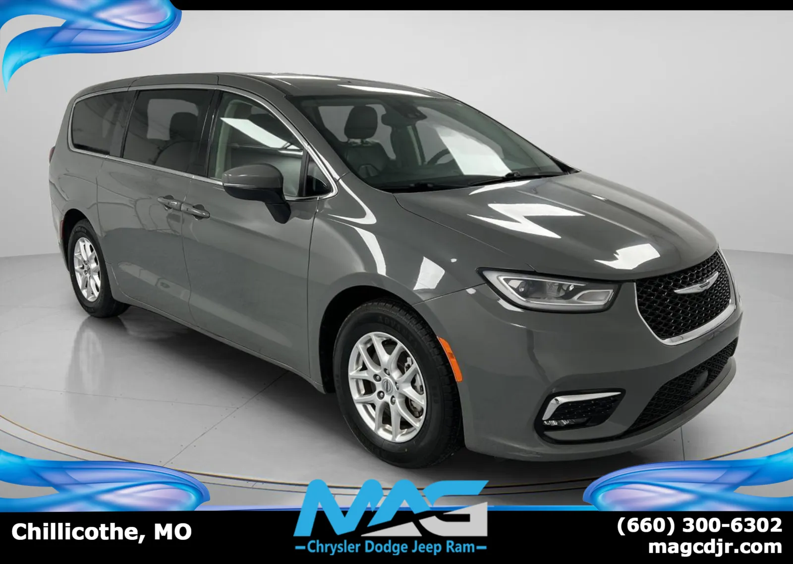 Gray 2023 Chrysler Pacifica Touring L for sale in Chillicothe, MO