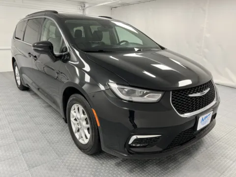 Another view of 2022 Chrysler Pacifica Touring L for sale in Chillicothe, MO at MAG CDJR