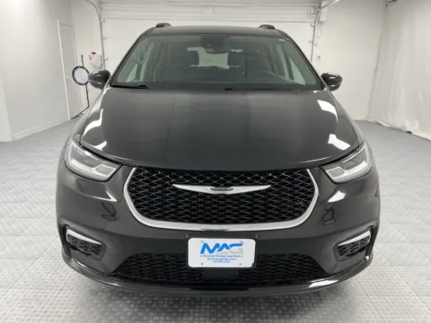 More photos of 2022 Chrysler Pacifica Touring L at MAG CDJR, MO