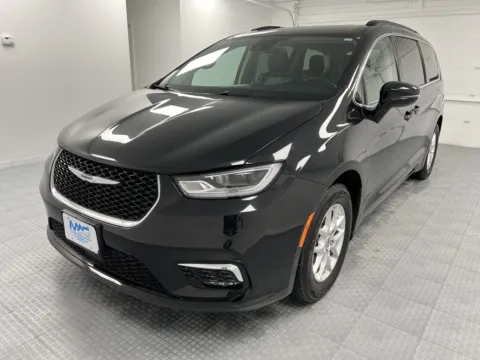 More photos of 2022 Chrysler Pacifica Touring L at MAG CDJR, MO