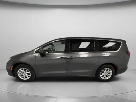 More photos of 2023 Chrysler Pacifica Touring L at MAG CDJR, MO