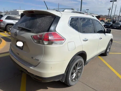 More photos of 2015 Nissan Rogue SL at MAG CDJR, MO