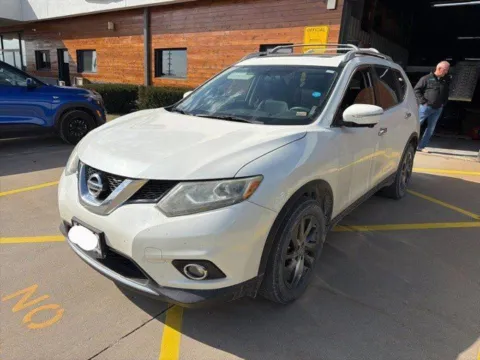 Photos of 2015 Nissan Rogue SL for sale in Chillicothe, MO at MAG CDJR