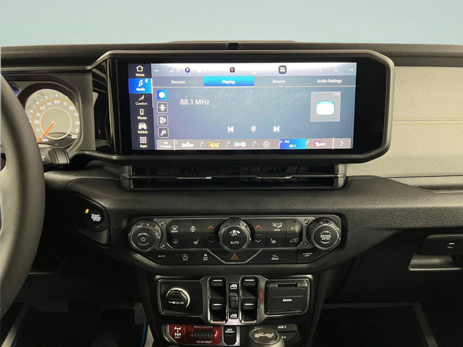 2026 Jeep Wrangler 4-Door Willys - Photo 18