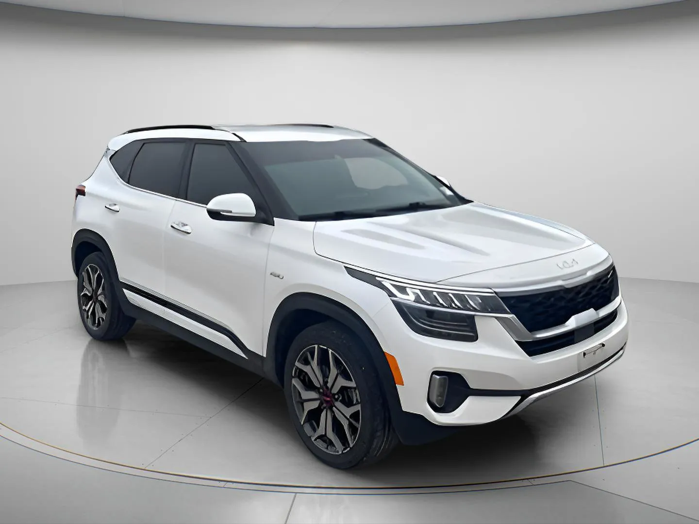 White 2023 Kia Seltos SX for sale in Chillicothe, MO