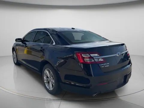 More photos of 2016 Ford Taurus SE at MAG CDJR, MO