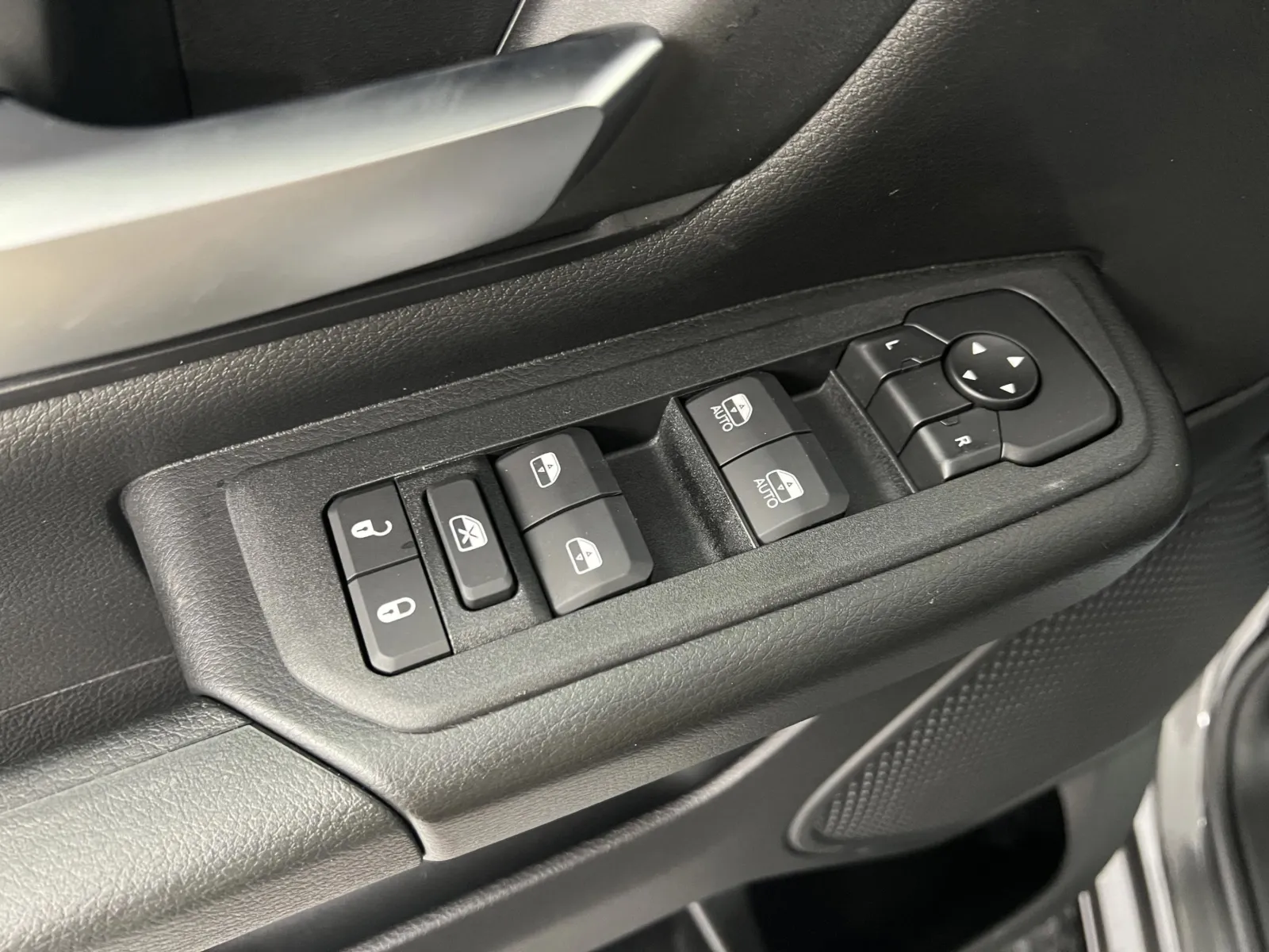 2026 RAM 1500 Warlock - Photo 15