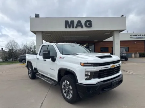White 2024 Chevrolet Silverado 2500HD Custom for sale in Chillicothe, MO