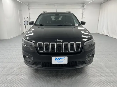 Photos of 2019 Jeep Cherokee Latitude Plus for sale in Chillicothe, MO at MAG CDJR