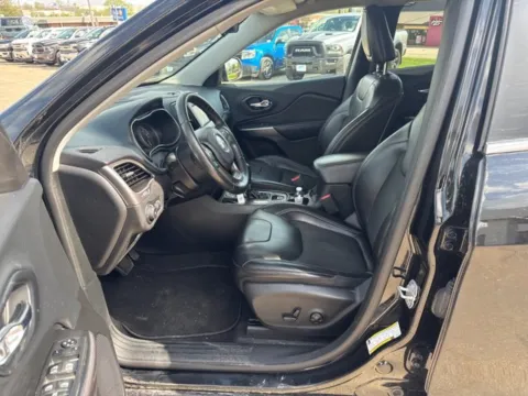 More photos of 2019 Jeep Cherokee Latitude Plus at MAG CDJR, MO