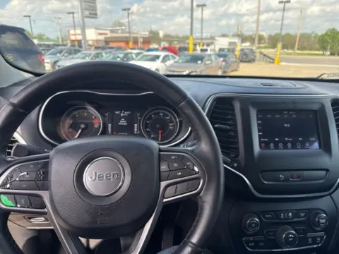 Another view of 2019 Jeep Cherokee Latitude Plus for sale in Chillicothe, MO at MAG CDJR