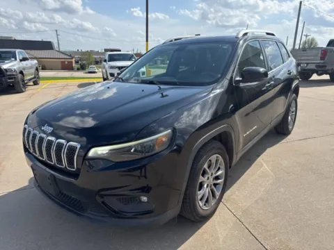 Photos of 2019 Jeep Cherokee Latitude Plus for sale in Chillicothe, MO at MAG CDJR