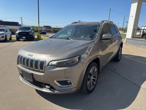 Photos of 2019 Jeep Cherokee Overland for sale in Chillicothe, MO at MAG CDJR