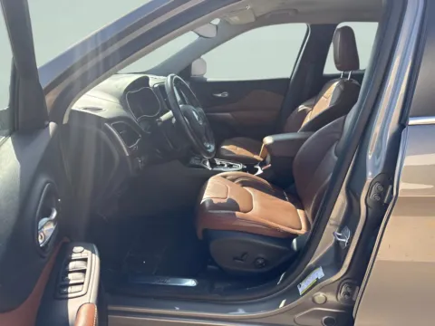 More photos of 2019 Jeep Cherokee Overland at MAG CDJR, MO