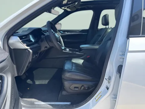 More photos of 2022 Jeep Grand Cherokee 4xe Overland at MAG CDJR, MO