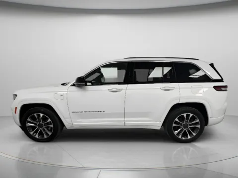 More photos of 2022 Jeep Grand Cherokee 4xe Overland at MAG CDJR, MO