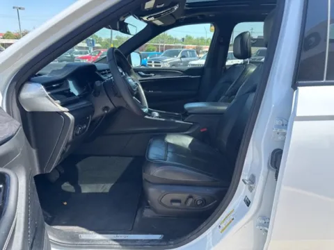 More photos of 2022 Jeep Grand Cherokee 4xe Overland at MAG CDJR, MO