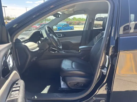 More photos of 2022 Jeep Compass Limited at MAG CDJR, MO