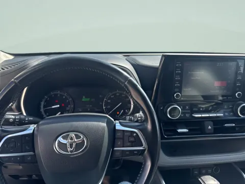 Another view of 2021 Toyota Highlander XLE for sale in Chillicothe, MO at MAG CDJR