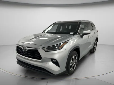 Another view of 2021 Toyota Highlander XLE for sale in Chillicothe, MO at MAG CDJR