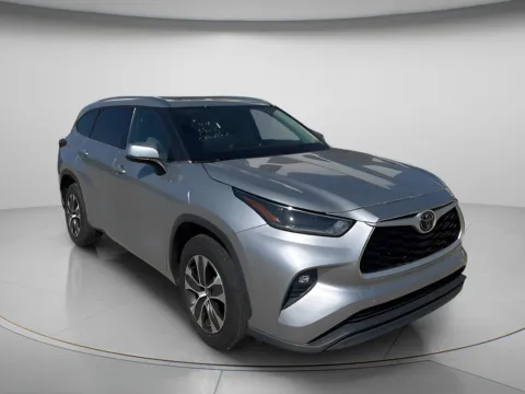 Black 2021 Toyota Highlander XLE for sale in Chillicothe, MO