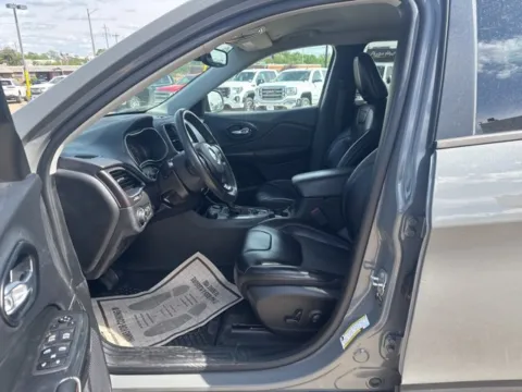 More photos of 2022 Jeep Cherokee Trailhawk at MAG CDJR, MO