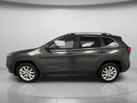 More photos of 2016 Jeep Cherokee Limited at MAG CDJR, MO
