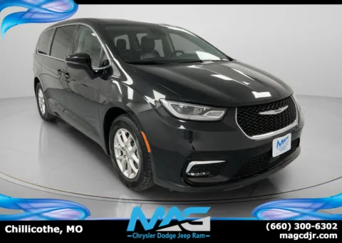 Black 2023 Chrysler Pacifica Touring L for sale in Chillicothe, MO