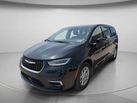 Photos of 2023 Chrysler Pacifica Touring L for sale in Chillicothe, MO at MAG CDJR