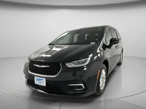 Another view of 2023 Chrysler Pacifica Touring L for sale in Chillicothe, MO at MAG CDJR