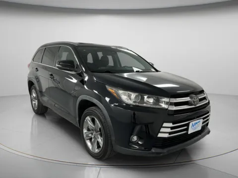 Photos of 2019 Toyota Highlander Limited Platinum for sale in Chillicothe, MO at MAG CDJR
