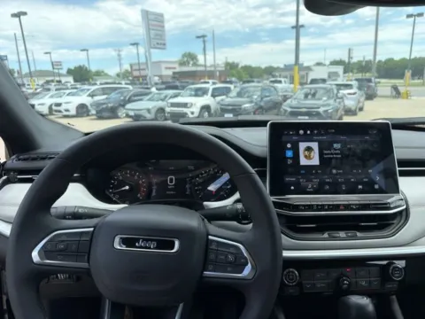 More photos of 2025 Jeep Compass Limited at MAG CDJR, MO