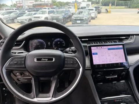 More photos of 2024 Jeep Grand Cherokee Limited at MAG CDJR, MO
