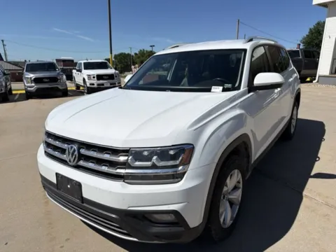 Photos of 2018 Volkswagen Atlas 3.6L V6 SE for sale in Chillicothe, MO at MAG CDJR