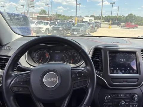 More photos of 2020 Jeep Cherokee Trailhawk at MAG CDJR, MO