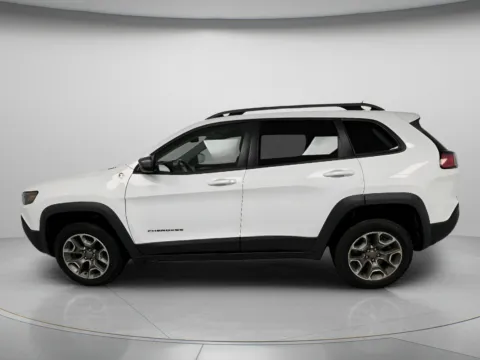 More photos of 2020 Jeep Cherokee Trailhawk at MAG CDJR, MO