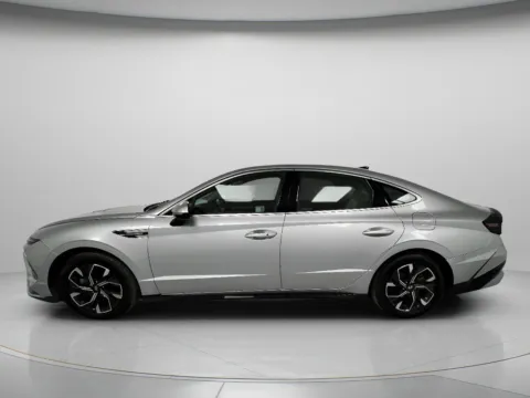 More photos of 2025 Hyundai Sonata SEL at MAG CDJR, MO